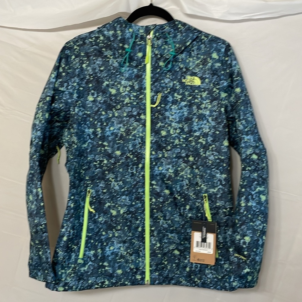 NWT The North Face Dry Vent Women’s Size Medium Jacket/Windbreaker.